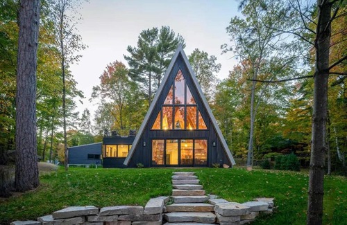 Oakwood Maison | Elevated Escape A Frame Serenity at Lake Noire Cabin 6