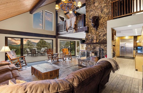 Payson Cabine | Hill Top Cabin- 5 Acre Retreat! Cabine rustique avec salle de jeux impressionnante! SLEEPS 20