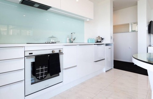 Atawhai Appartement | Elevated Sea View Studio Apartment - Stunning Views over Nelson's Tasman Bay
