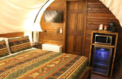 Bridgeport Maison | Elevated West Wagon Stay - Spacious Cozy and Charming