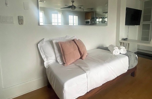 Bloomfield Appartement | Elevator~Queen Bed ~Parking~West Penn~10 min to DT