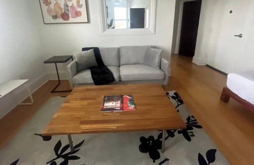 Bloomfield Appartement | Elevator~Queen Bed ~Parking~West Penn~10 min to DT