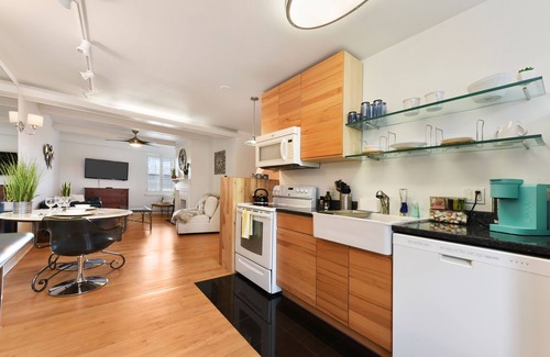 Bloomfield Appartement | Elevator~West Penn~Parking~Queen Bed-Central Location