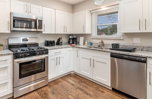Elgin Maison | Elgin FHS Rental- Jay St