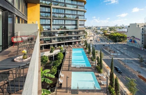 Neve Tzedek Appartement | Elifelet Luxury Pool and Balcony By Nimizz