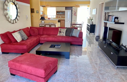 Patras Appartement | Elina’s spacious apartment in Patras with private parking