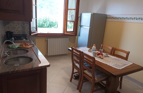 Camaiore Appartement | Elisabeth house comfort & relaxation.Among the hills and the sea in absolute peace.