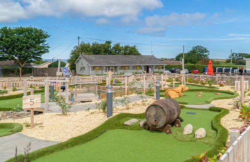 Cross Inn Maison | Elite 3 Bed with Decking