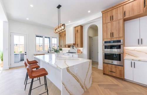 Burlington Maison | Elite 5 BR, Lake, Gym, Sauna, Mov Thtr, OutD FP & Ktcn, Kids play rm