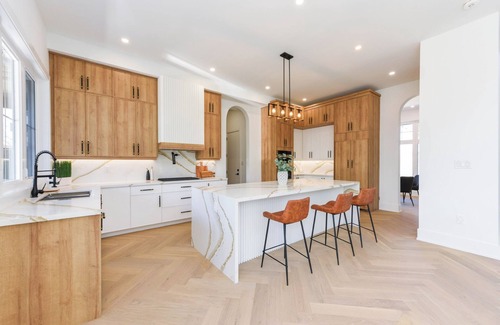 Burlington Maison | Elite 5 BR, Lake, Gym, Sauna, Mov Thtr, OutD FP & Ktcn, Kids play rm