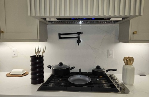 Burlington Maison | Elite 5 BR, Lake, Gym, Sauna, Mov Thtr, OutD FP & Ktcn, Kids play rm