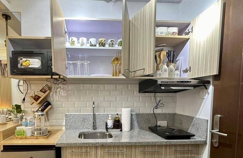 Alabang Copropriété | Elite Escapes/staycation in Alabang with High speed WIFI up to 200mbps +Netflix
