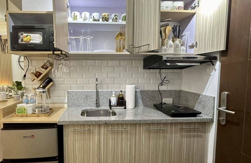 Alabang Copropriété | Elite Escapes/staycation in Alabang with High speed WIFI up to 200mbps +Netflix