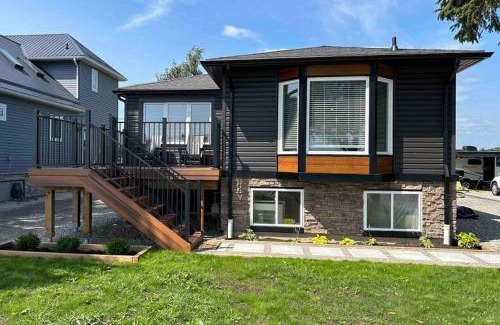 Hamilton Maison | Elite Upper Deck Suites l Lake front with hot tub