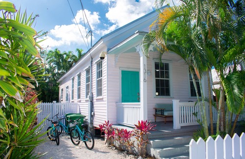 White Street Gallery District Maison | Eliza Street Retreat, 2 bedroom, 2 bathrm, + loft, private pool, great location