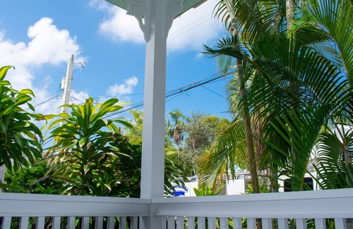 White Street Gallery District Maison | Eliza Street Retreat, 2 bedroom, 2 bathrm, + loft, private pool, great location