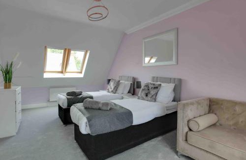Braintree Maison | Elizabeth II Five Bedroom Spacious Home
