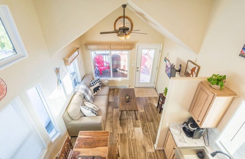 Forks Maison | ElkCreekInn: creekside tiny home