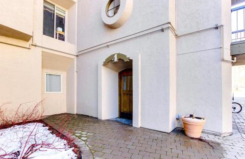 Elkhorn Village Hôtel | Elkhorn Studio Condo - The Clocktower