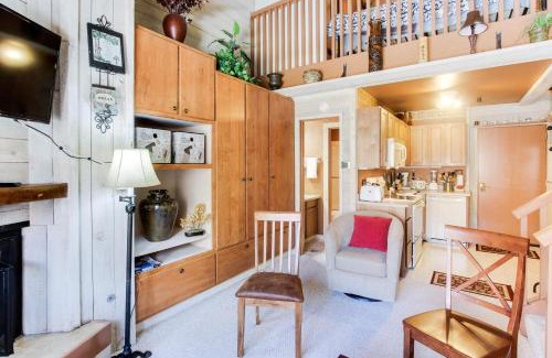 Elkhorn Village Hôtel | Elkhorn Studio Condo - The Clocktower