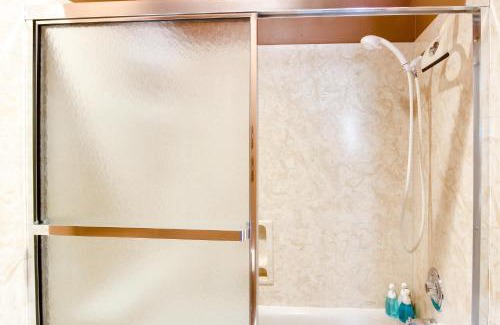 Elkhorn Village Hôtel | Elkhorn Studio Condo - The Clocktower