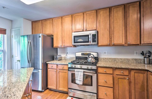 Elkridge Maison | Elkridge Townhome ~ 15 Mi to Dtwn Baltimore!
