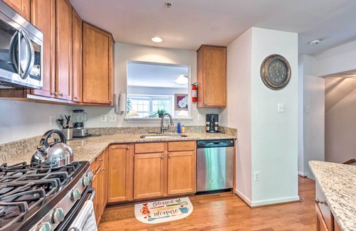 Elkridge Maison | Elkridge Townhome ~ 15 Mi to Dtwn Baltimore!