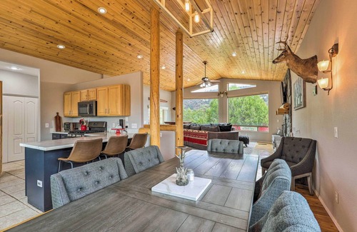 Payson Cabine | 'Elkwood Lodge' Cabin w/ Hot Tub in Star Valley!