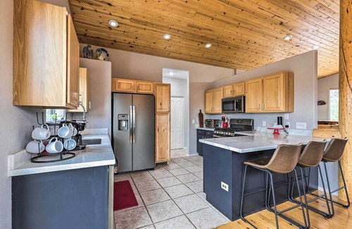 Payson Cabine | 'Elkwood Lodge' Cabin w/ Hot Tub in Star Valley!