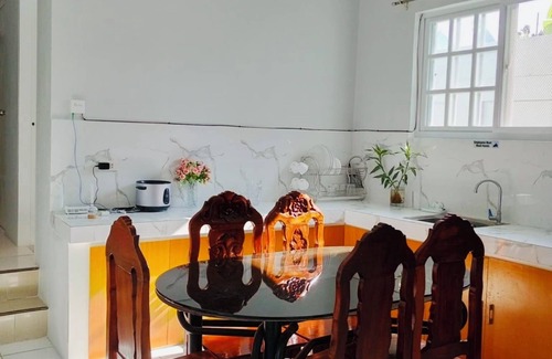 Urdaneta City Maison | Ella's Home Urdaneta City- 3 rooms, 2 bath, max 8 guests- Cold AC, Free Wi-Fi