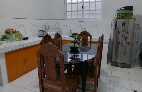Urdaneta City Maison | Ella's Home Urdaneta City- 3 rooms, 2 bath, max 8 guests- Cold AC, Free Wi-Fi