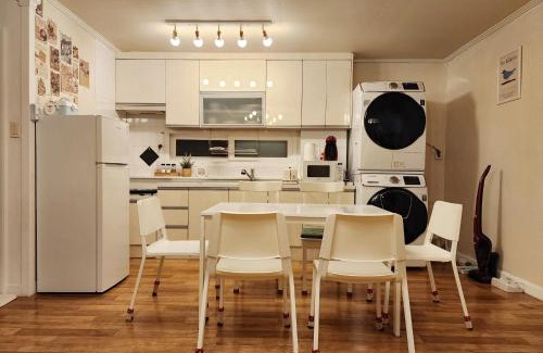 Sinjeong-dong Appartement | Ellastay Seoul Wide House Subway Station Area Family Travel Recommendation