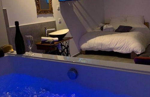 Bernis Maison | Elle & Lui en Jacuzzi
