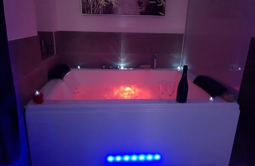 Bernis Maison | Elle & Lui en Jacuzzi