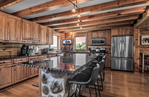 Farmersville Station Cabine | Ellicottville Cabin w/hot tub, stocked pond & 150+ acres of land to explore!