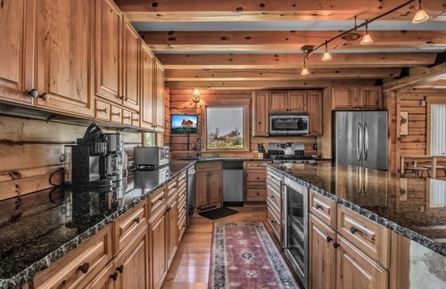 Farmersville Station Cabine | Ellicottville Cabin w/hot tub, stocked pond & 150+ acres of land to explore!