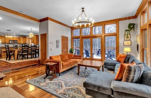 Salamanca Chalet De Ski | Ellicottville Treetop Retreat: All seasons Ellicottville Chalet