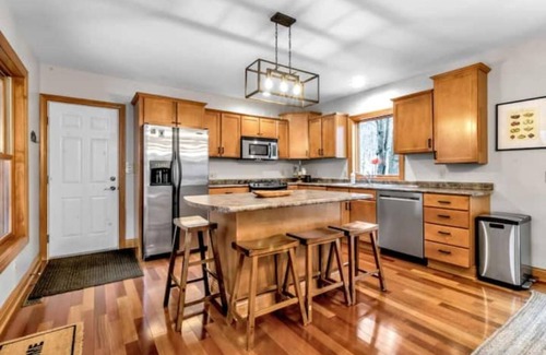 Salamanca Chalet De Ski | Ellicottville Treetop Retreat: All seasons Ellicottville Chalet