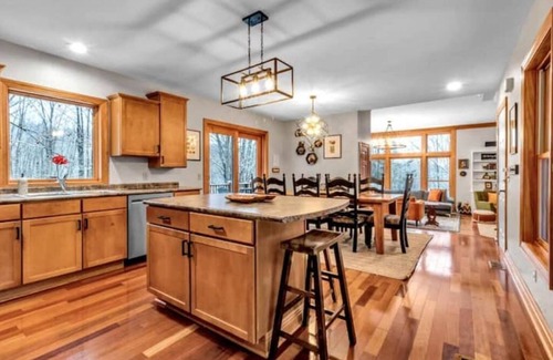 Salamanca Chalet De Ski | Ellicottville Treetop Retreat: All seasons Ellicottville Chalet