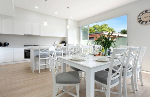 Callala Beach Maison | Elliniko - Pet friendly with fireplace
