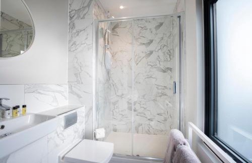 Gloucester Appartement | Elliot Oliver - Stunning Three Bedroom Penthouse With Large Terrace & Parking