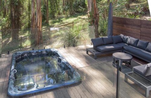 Upwey Villa | Elliott Lodge - Getaway for the whole family/pets