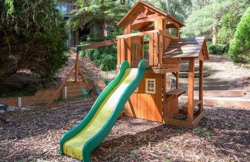 Upwey Villa | Elliott Lodge - Getaway for the whole family/pets