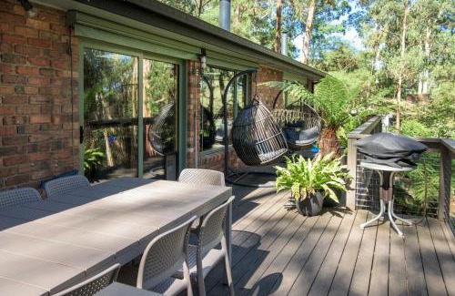 Upwey Villa | Elliott Lodge - Getaway for the whole family/pets