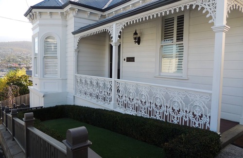 Glebe Cottage | Ellis Cottage Glebe Luxury 1 - 4 bedroom Cottage, Hobart 30% off 2 people only
