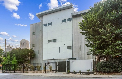 Old East Dallas Maison | Ellum House · Modern Oasis in Deep Ellum–Spacious Home Sleeps 14