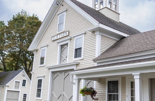 Danville Maison | Elm Farm: 1800's Farmhouse with Modern Amenities