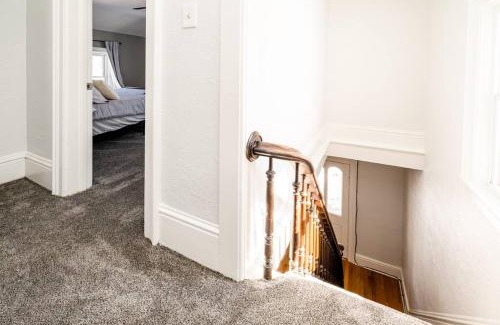 Three Oaks Maison | Elm St Retreat - 3 Min walk to Downtown Three Oaks