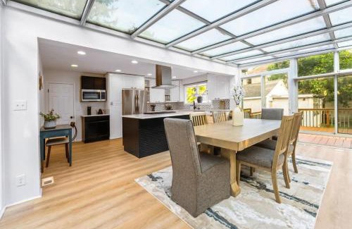 Elmhurst Maison | Elmhurst 3BR House with Modern Farmhouse Charm