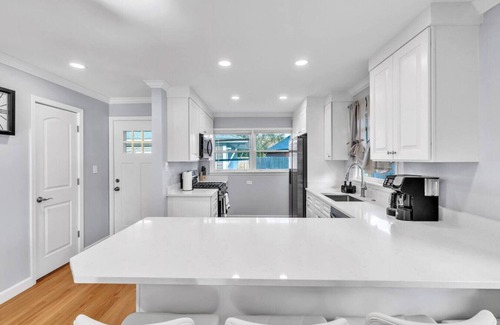 Elmhurst Appartement | Elmhurst Gem – Ideal Mid-Term Rental, Top Location